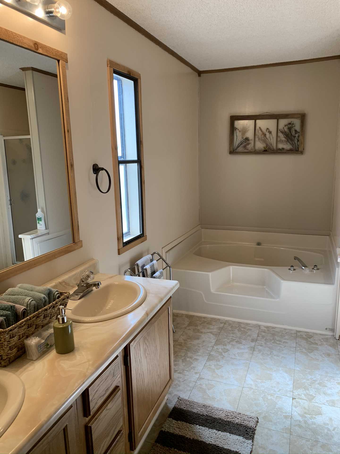                                                 Twin vanities and a luxurious garden tub grace the master bath! There are two full baths in the Lodge, and they're both stocked with fluffy and clean linens.