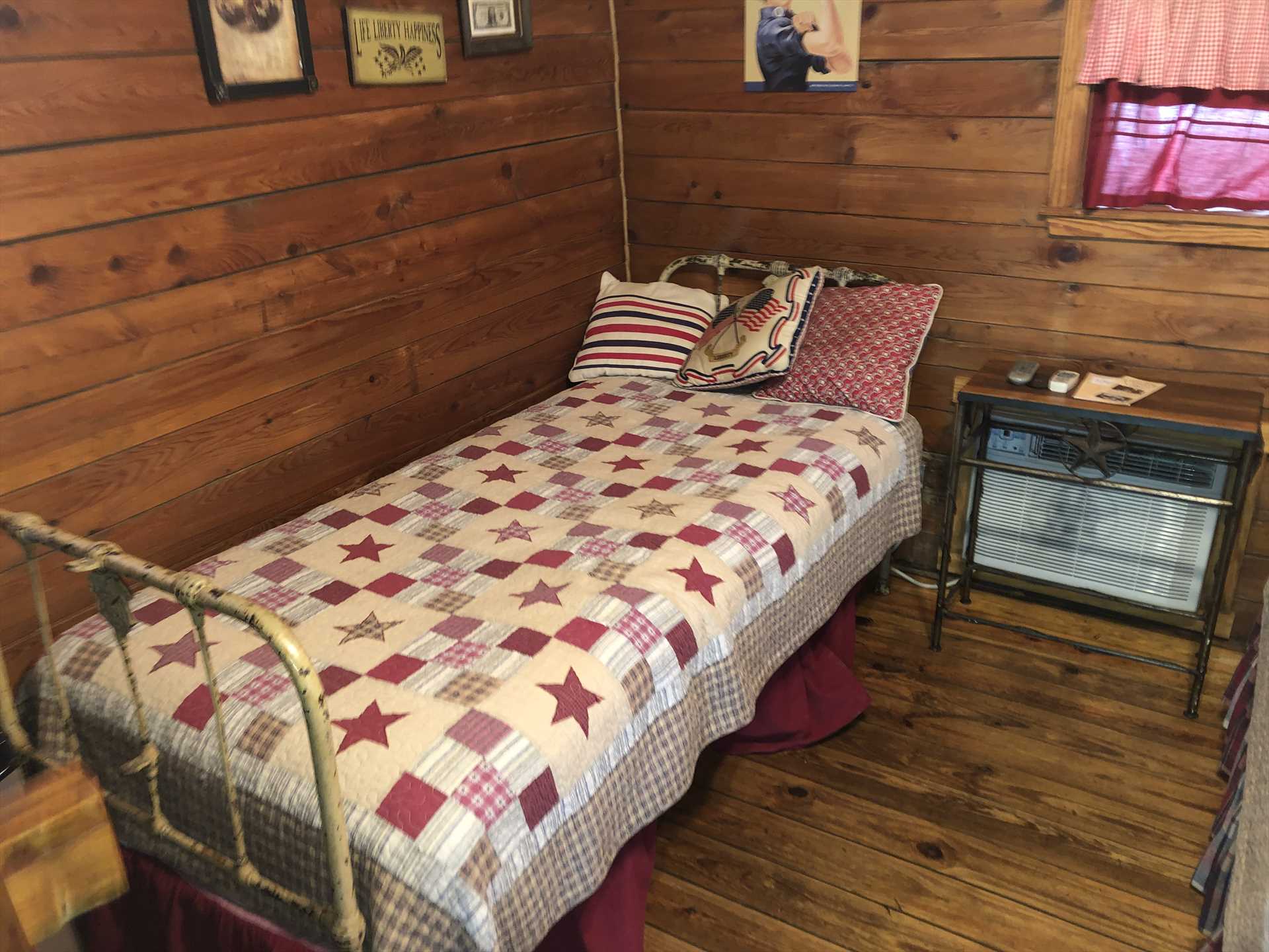                                                 There's a queen and twin bed in the cabin, making it just right for a small family getaway! All bed and bath linens are included, too.