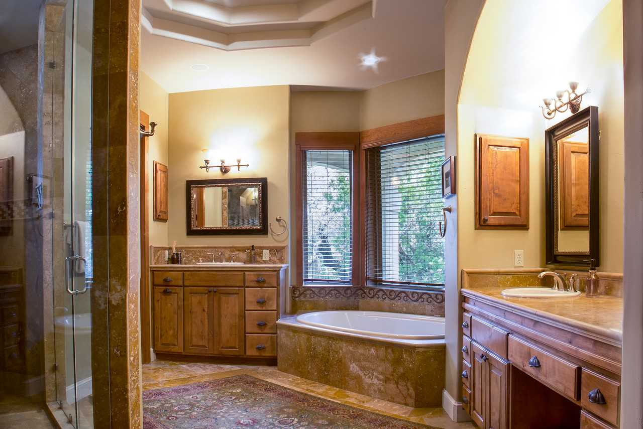                                                Spoil yourself in the space of the huge master bath! Twin vanities, an enormous walk-in shower, spacious tub, and soft, clean linens make even cleaning up a pleasure.