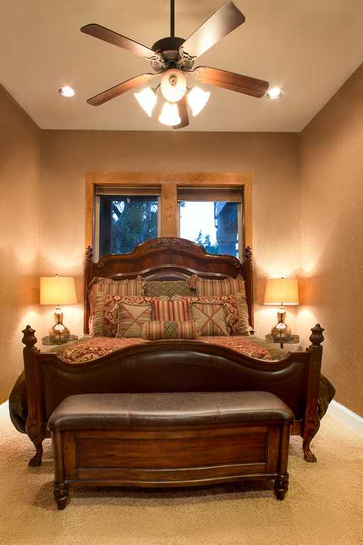                                                 A king-sized bed and full bath (with a tub and shower combo) graces the third bedroom. All bed and bath linens are included throughout the Summit House.