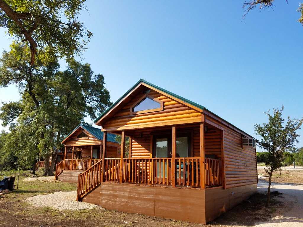                                                 A log cabin look that's loaded with modern luxuries and extras!