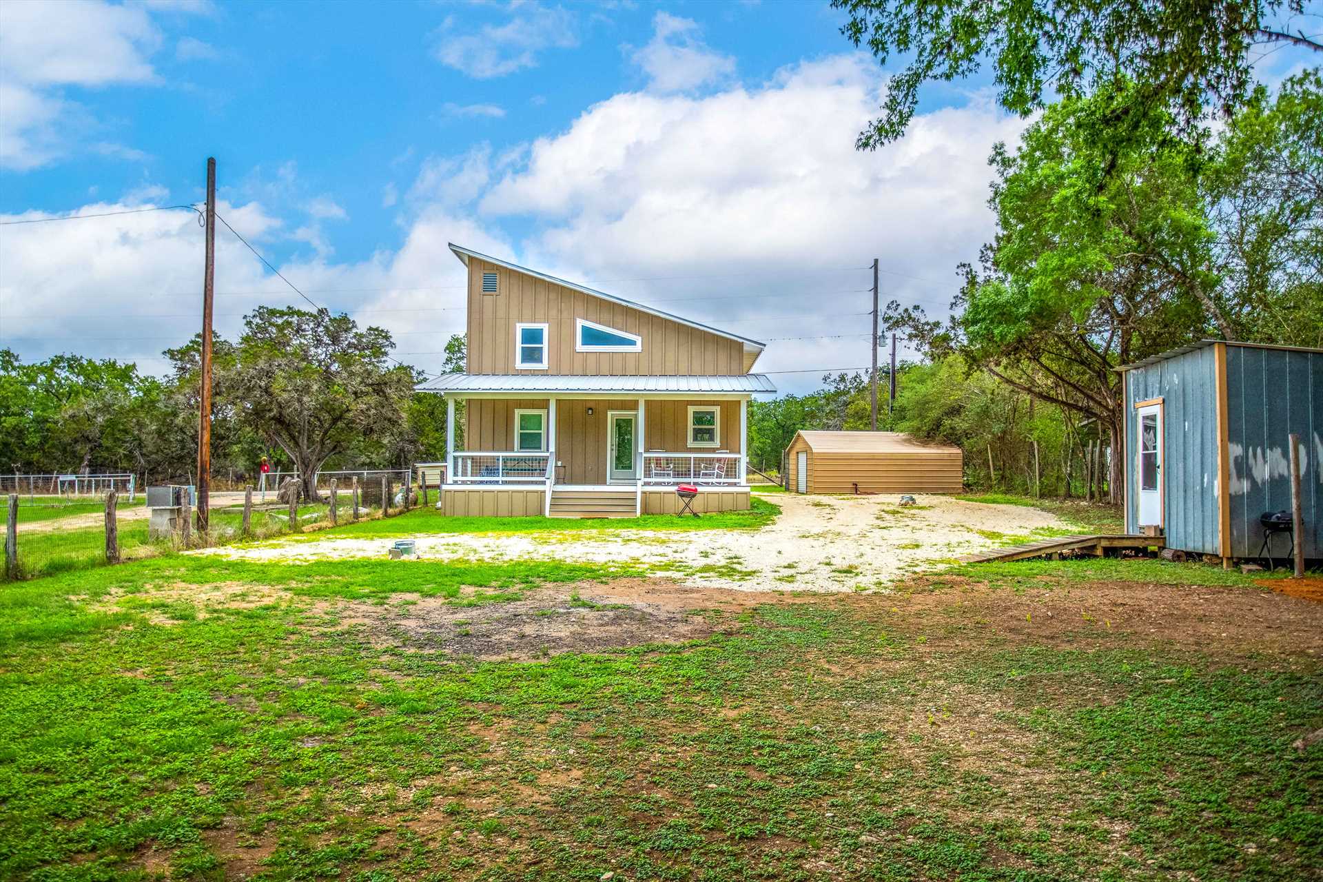                                                 The location of the River House makes it a great setting for nature lovers to admire wildlife, and for everyone to take in brilliant Hill Country sunsets and star-filled night skies!