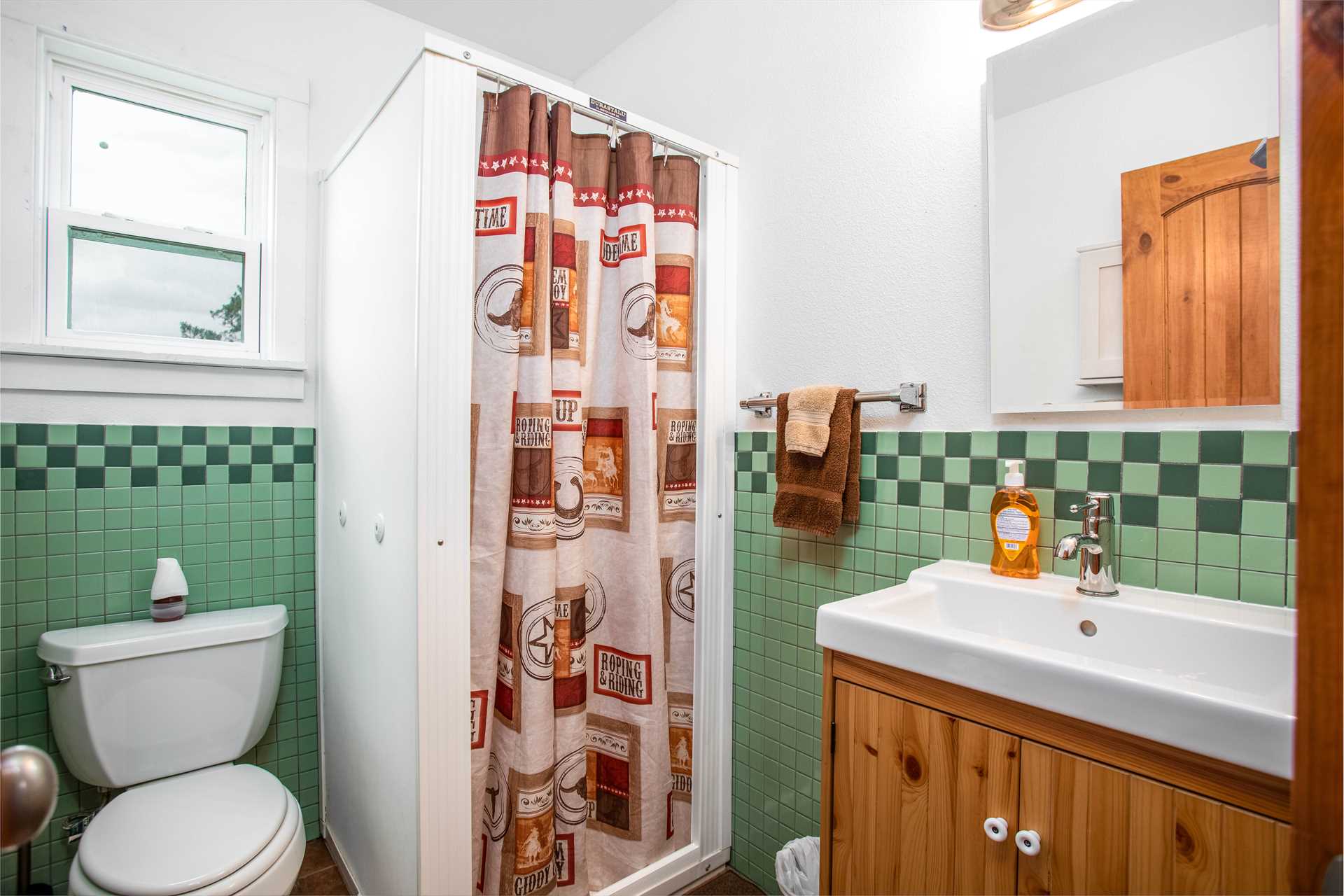                                                 Two spotlessly-clean full bathrooms give you ample cleanup space, and both baths are furnished with fresh linens, too!