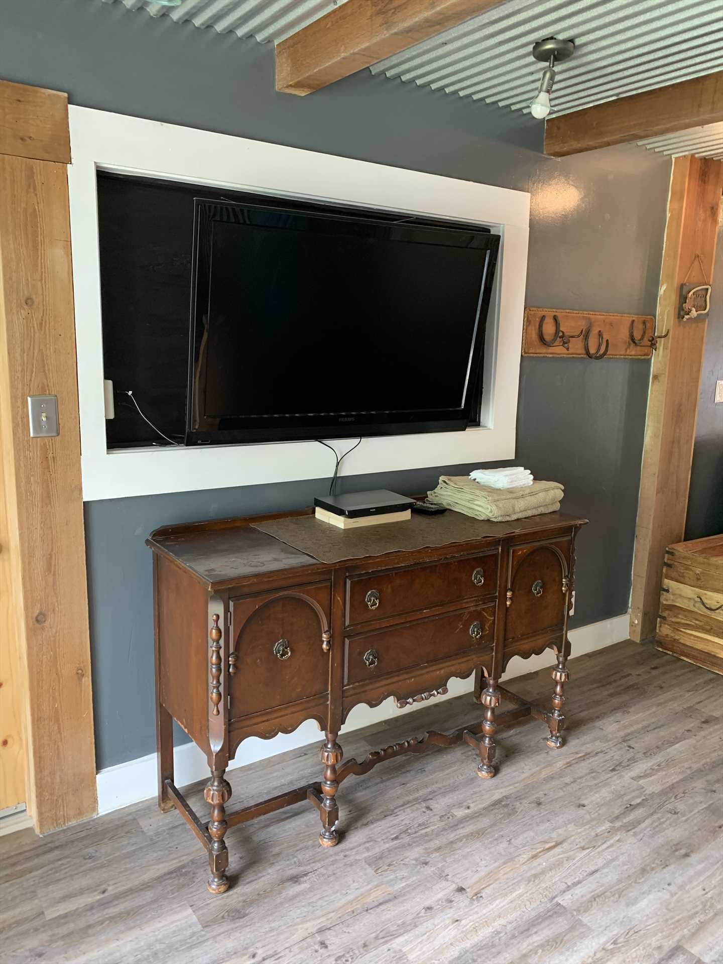                                                 Your stay at the Hideaway includes TV with Roku and cable channels and Wifi Internet service.