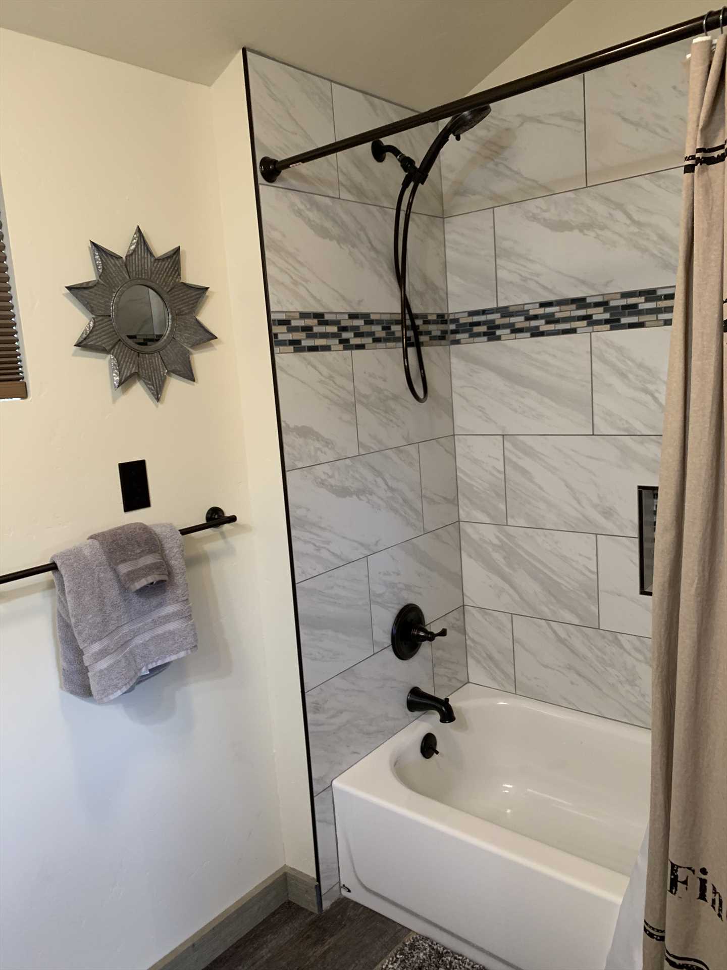                                                 Clean up in style and comfort in the shower and tub combo in the cabin's full bath!