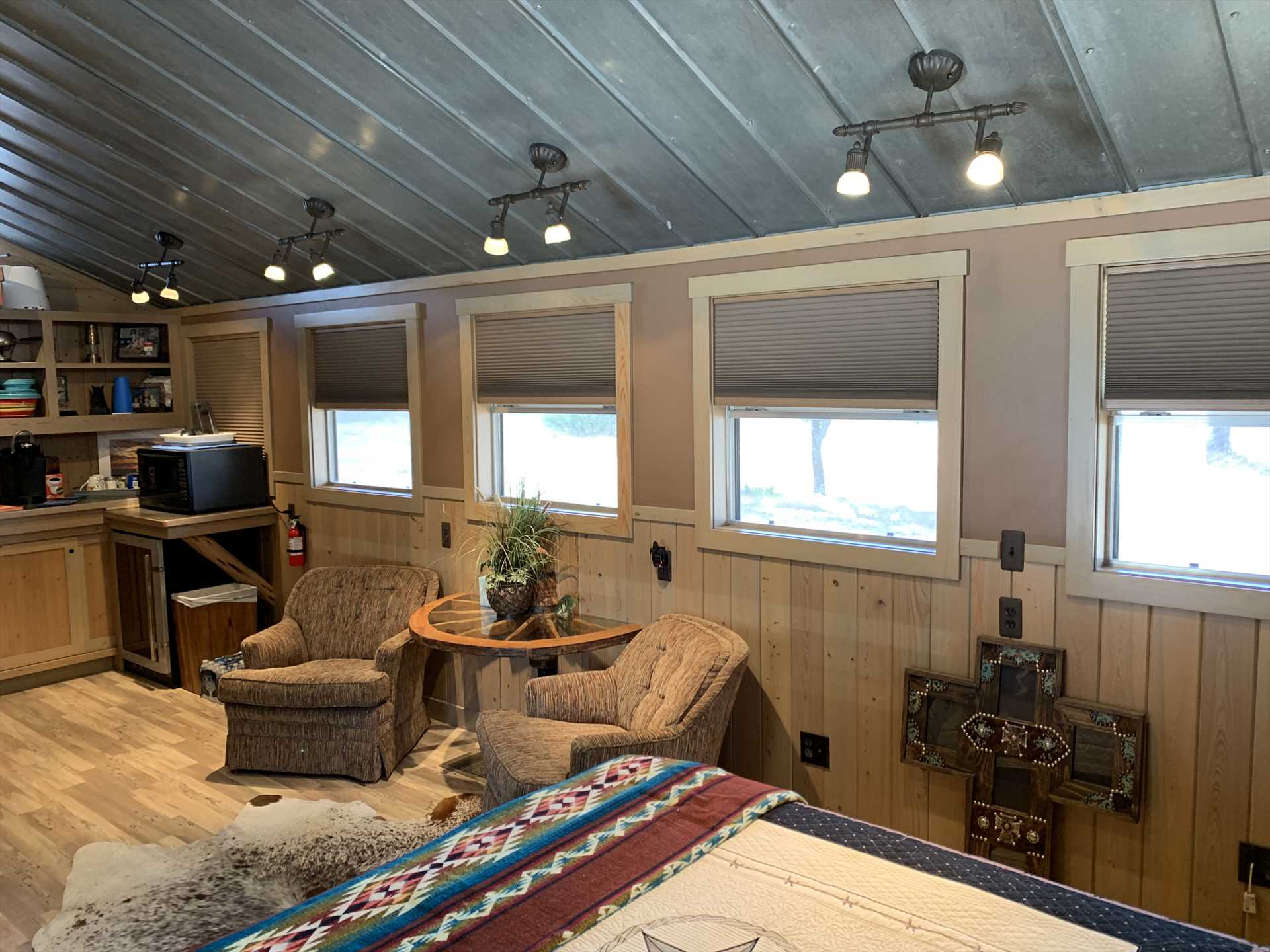                                                 Central air and heat keep every inch of the stylish Star Cabin comfy, no matter what time of year you visit. You'll also have satellite and cable TV and shared Wifi for your tech needs.