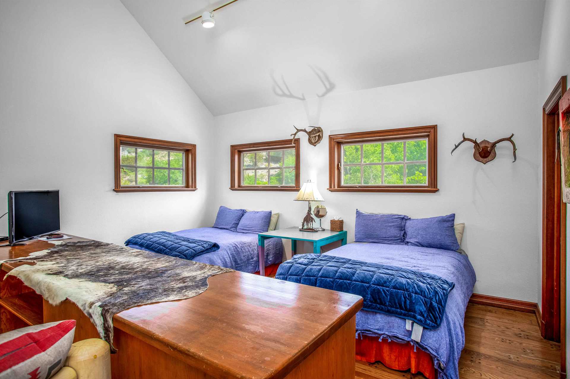                                                 With two queen beds and a comfy double futon (all decked out with fresh linens), the Casita comfortably sleeps up to five people.