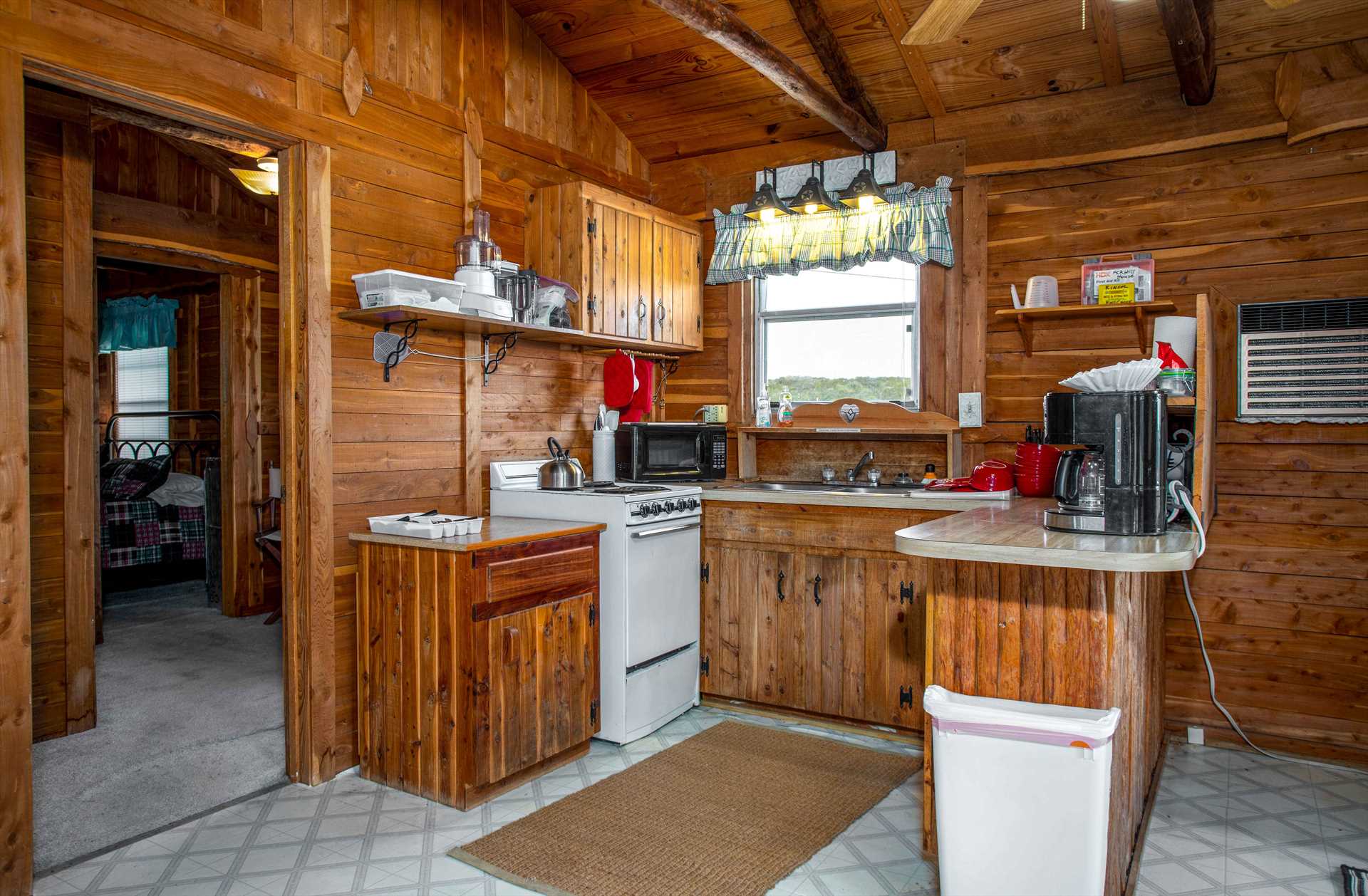                                                 The Hill House's cozy and full country kitchen has all the appliances and cooking and serving ware you'll need! Keep in mind even larger gatherings can take advantage of the Homestead's kitchen, too.