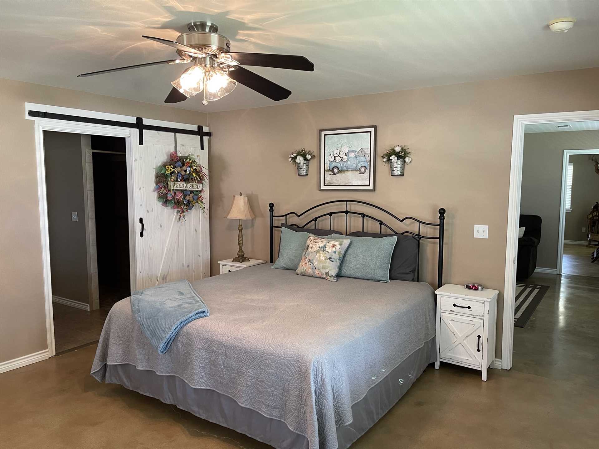                                                 All in all, there are four roomy beds in Omie's Ranch Haus, offering sweet slumber for up to eight guests-all with downy-soft and clean linens!