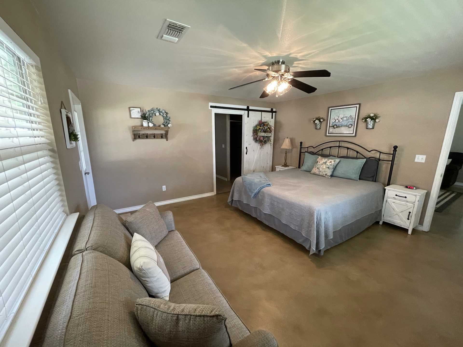                                                 Three comfy bedrooms come equipped with two king beds, a queen, and a full-sized bed...awesome sleeping space for the whole family!