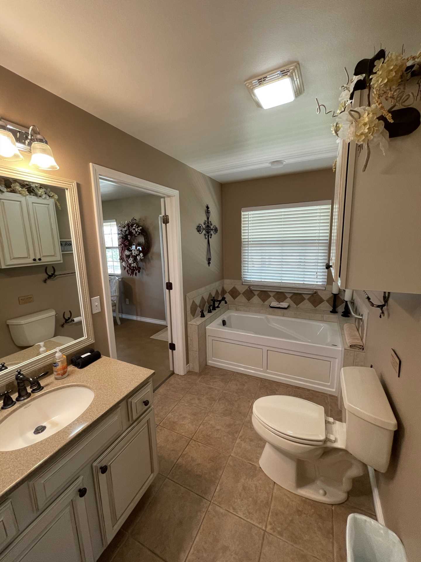                                                 This immaculately clean bathroom features a roomy tub to soak in, and a vanity with plenty of counter space. Clean bath linens are included as part of your stay!
