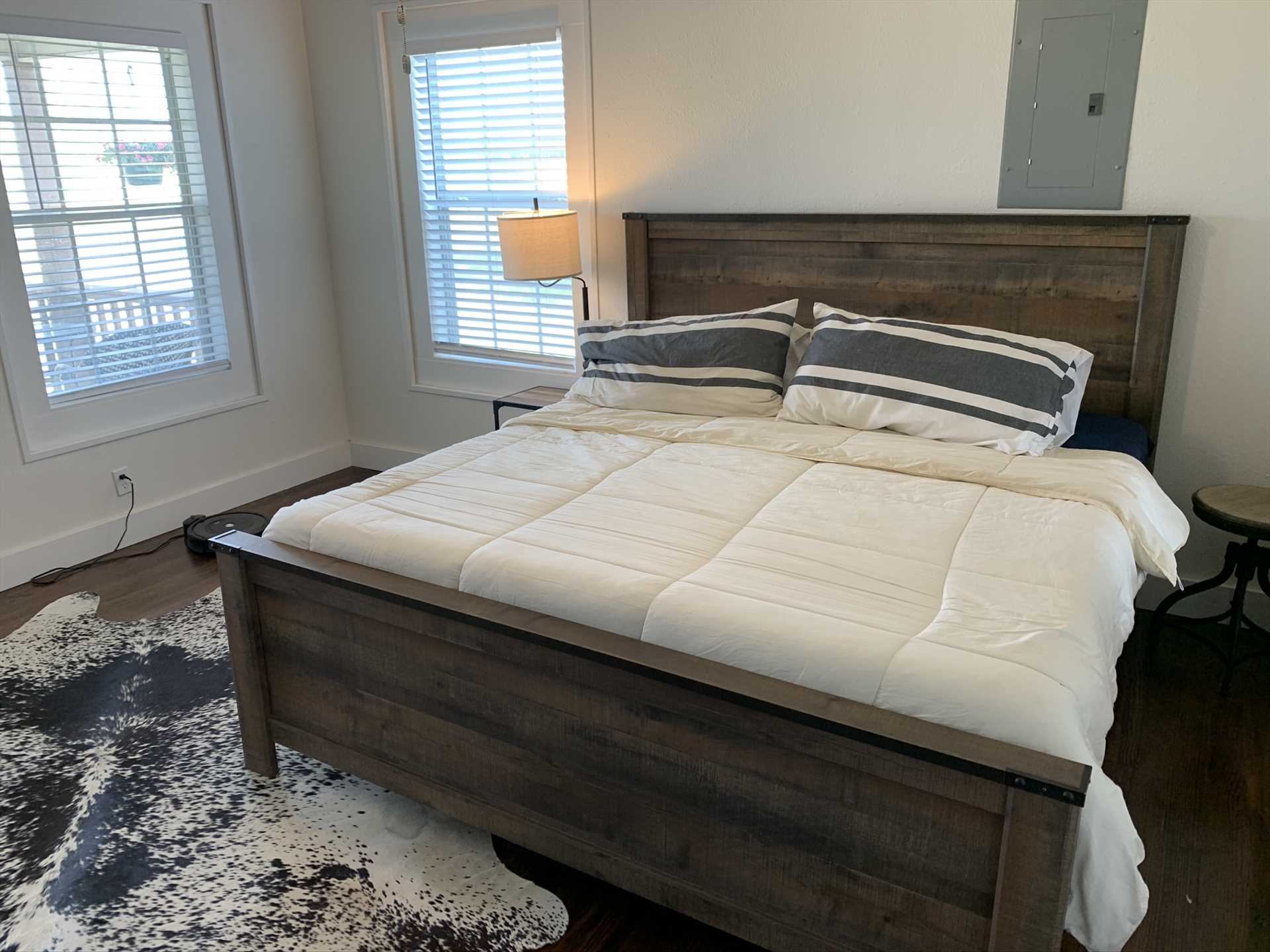                                                Comforting natural light awakens you in the master bedroom, outfitted with a comfy king-sized bed. Clean and fresh bed and bath linens are all part of your stay!