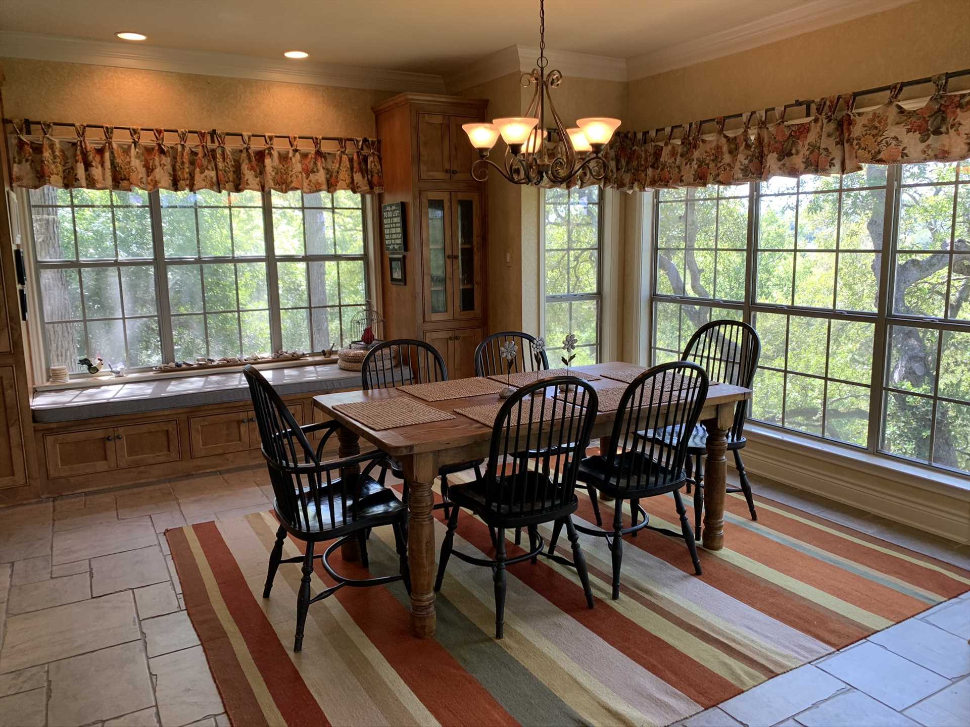                                                 Those pretty views surround you and your family and friends in the dining room and adjacent breakfast nook.