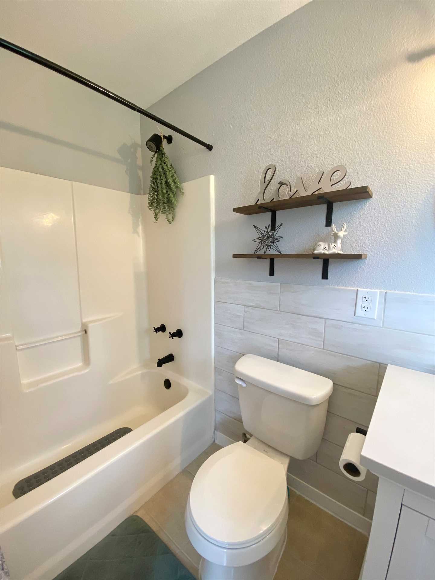                                                 You'll have access to two tub and shower combos at the Lake Retreat, both stocked with fresh and clean linens.