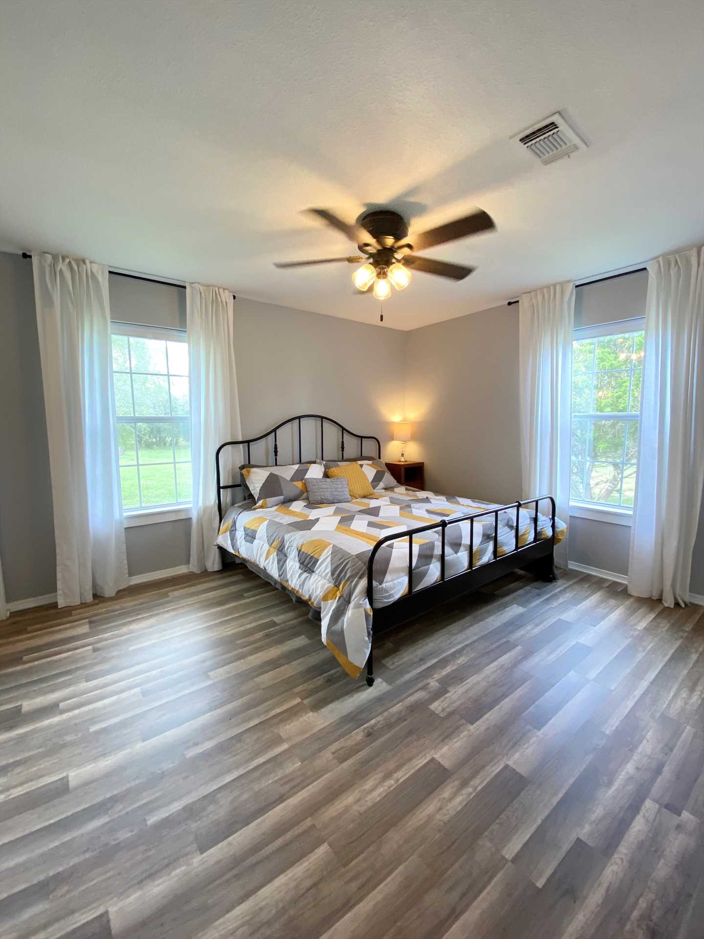                                                 What a comfy corner in which to catch your Z's! All the beds at the Lake Retreat come with clean and comfortable linens.