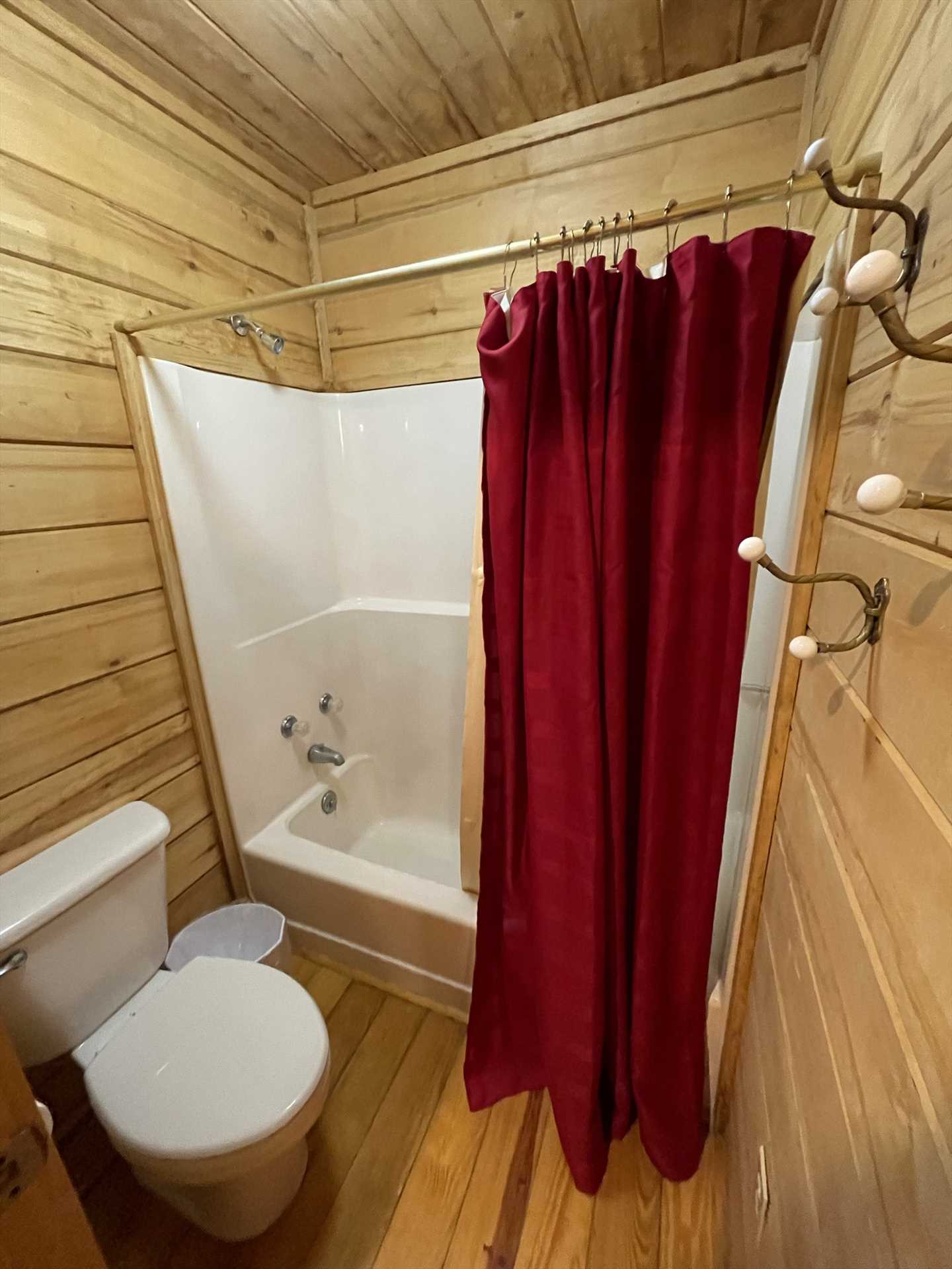                                                 With the Lodge's two bathrooms for six guests, there'll be no standing in line! Both baths include a spotlessly-clean tub and shower combo.