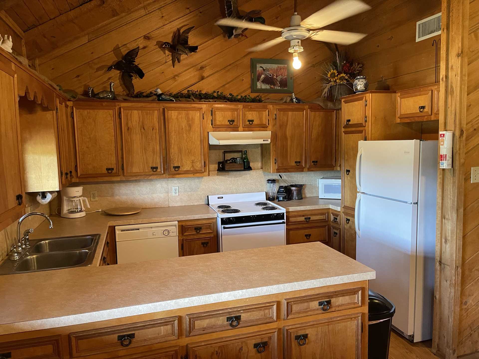                                                 Culinary masters will love the Lodge's roomy country kitchen, decked out with all the appliances, cookware, serving ware, glasses and utensils you'll need!