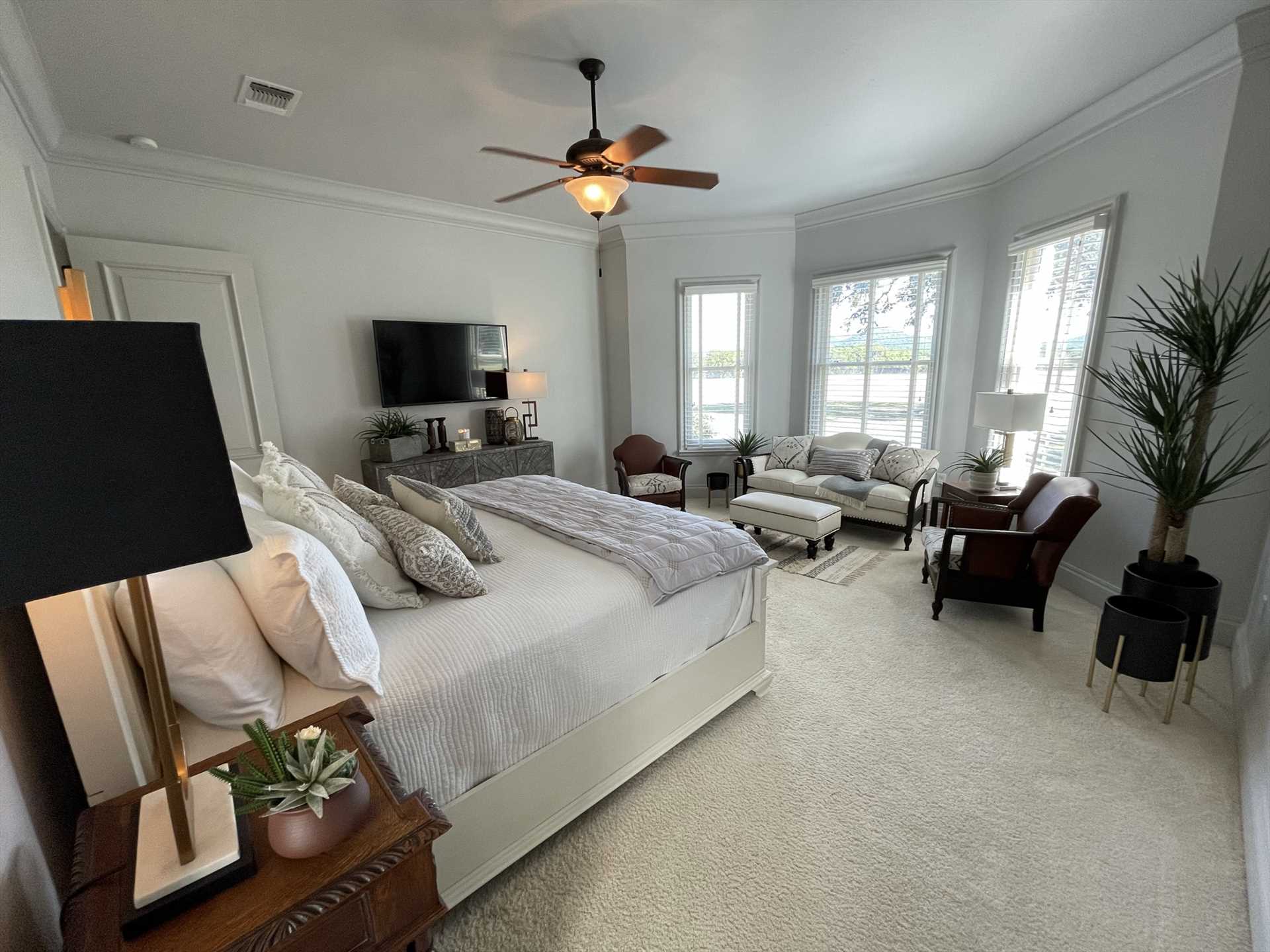                                                 Cushioned and pampered comfort greets you in the master bedroom, with a huge king-sized bed and furniture suite!