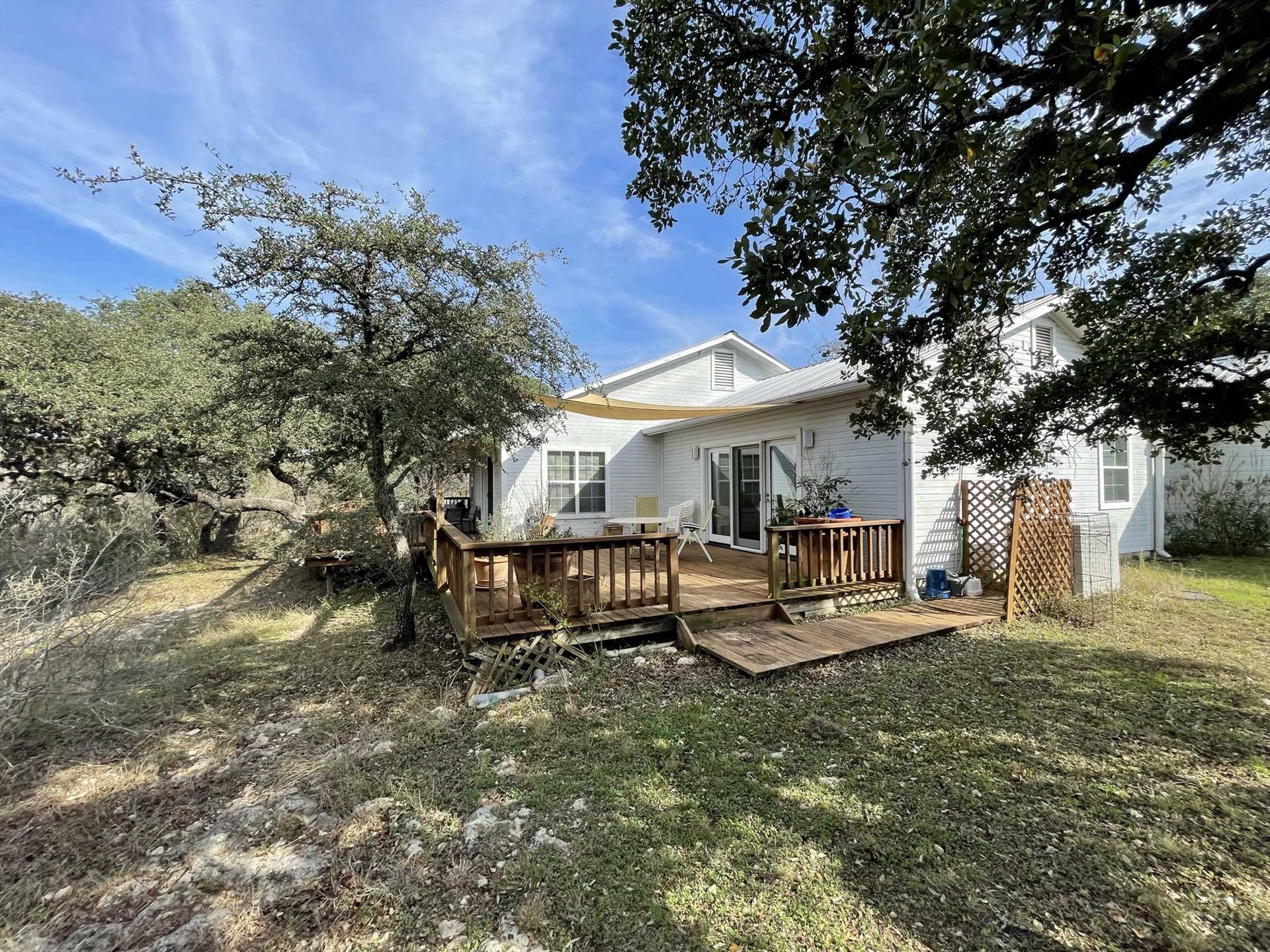                                                 There's no need to settle the next time you visit the Hill Country! Pamper your folks in the affordable country home of the Live Oak Cottage.