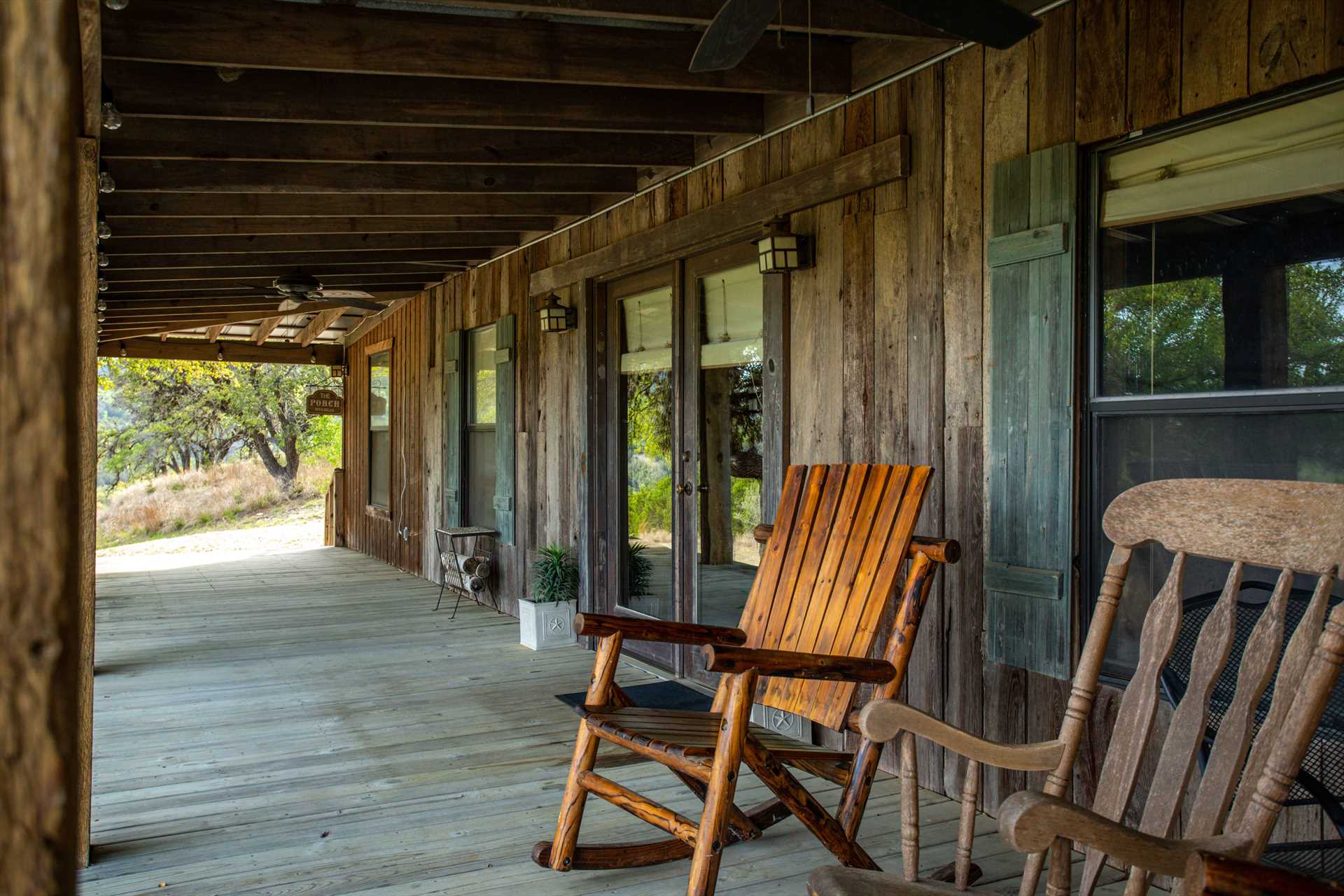                                                 Amble on up to the Medina Mountain Retreat! See why so many of our guests love to call it their Hill Country home away from home.