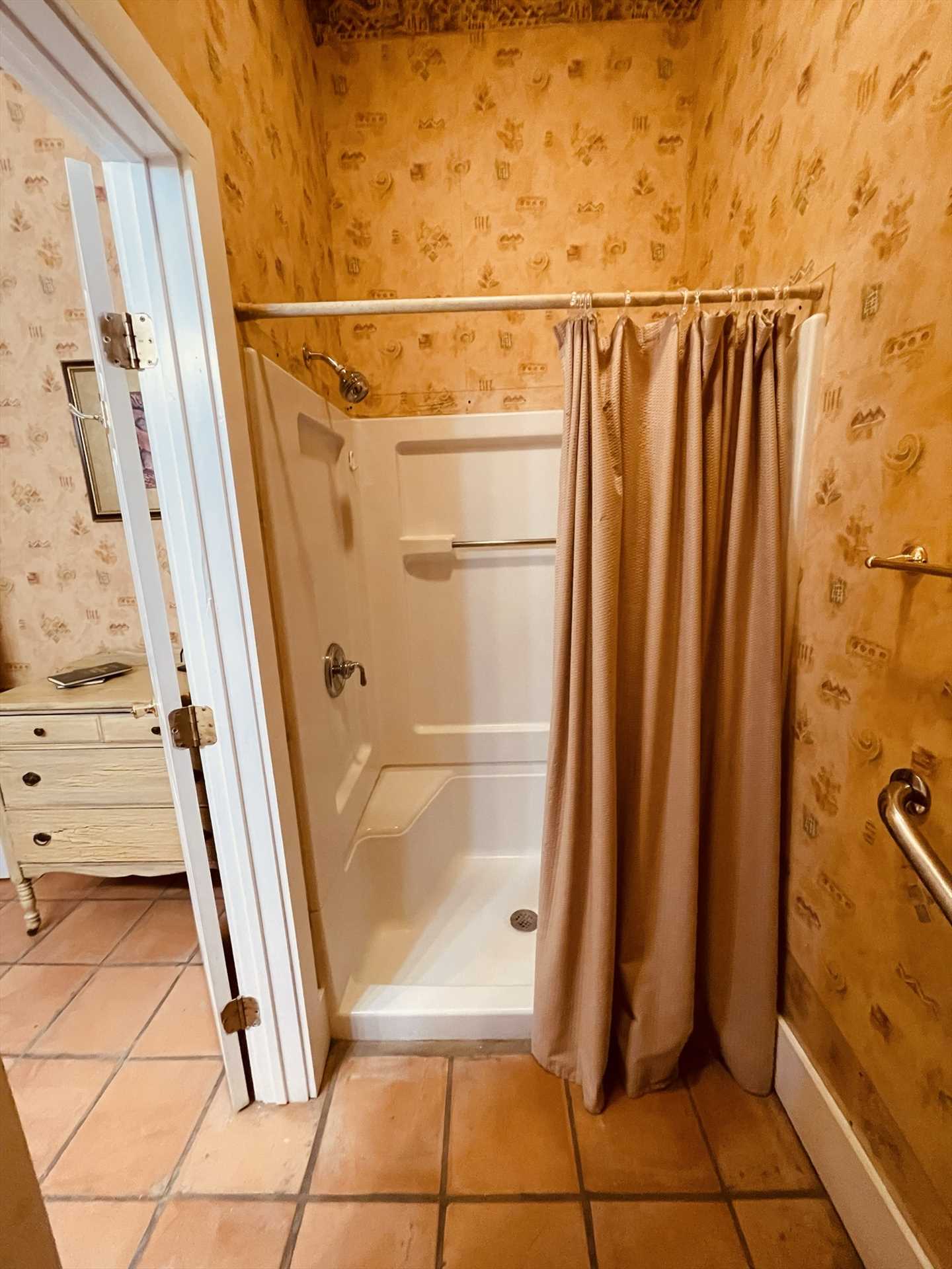                                                 The Lodge at D'Hanis has three spotless full bathrooms, all of which include showers, clean linens and basic toiletries are also included!