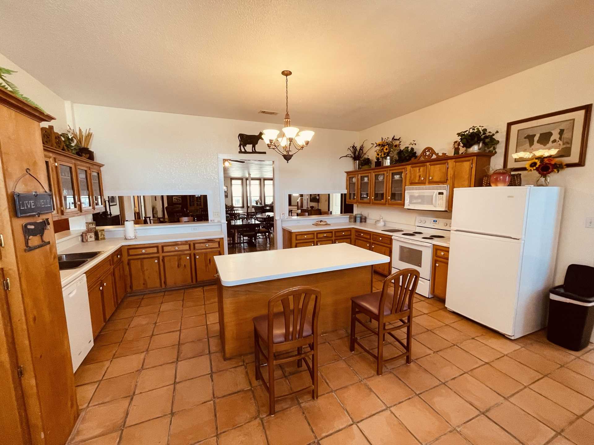                                                 With a big center island, plenty of counter space, cookware, and serving ware, there's everything in the Lodge's kitchen for the cooks in your crew to go wild!