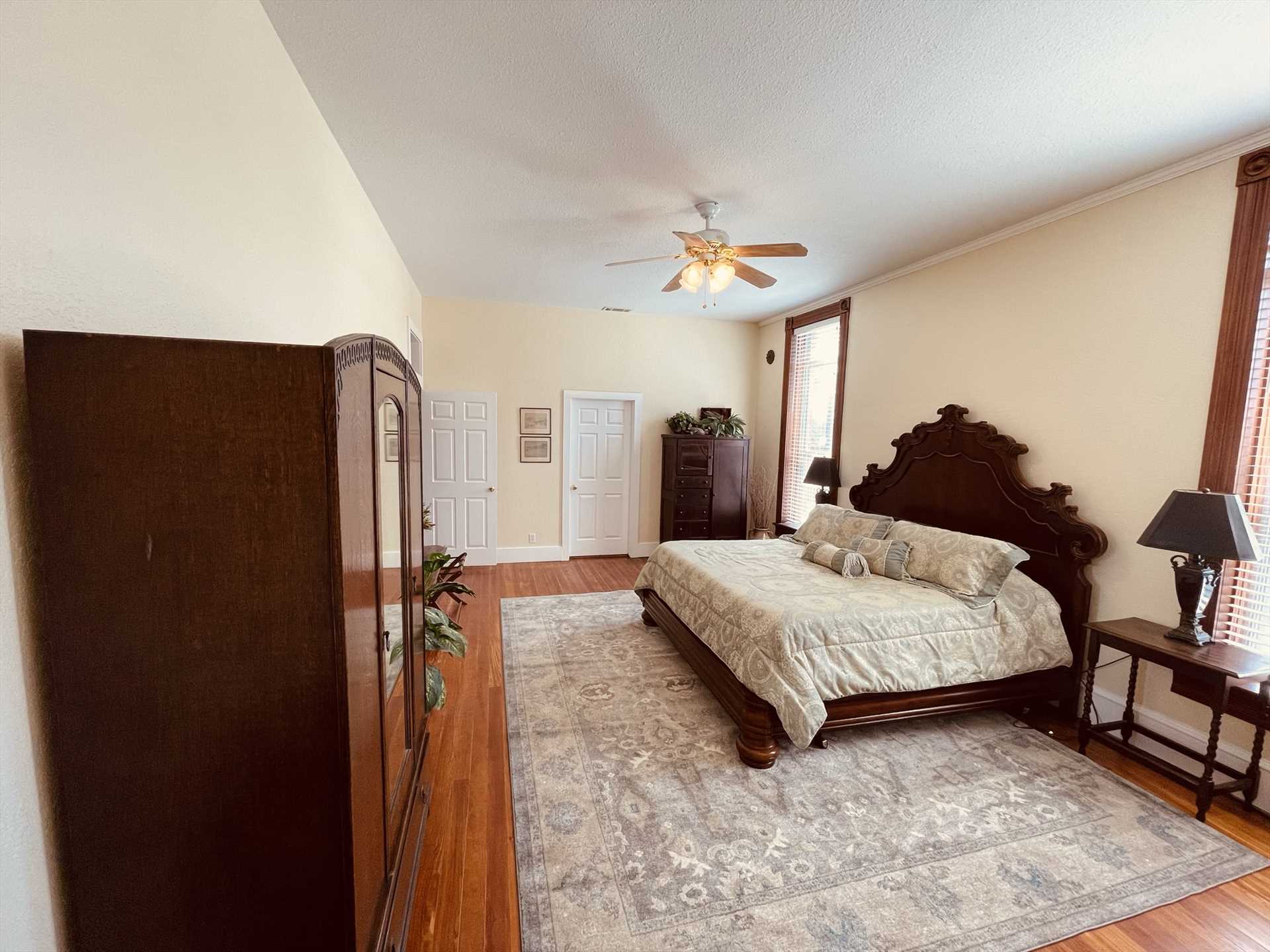                                                 Six beds in four bedrooms assure private and restful sleep for everyone you bring along.