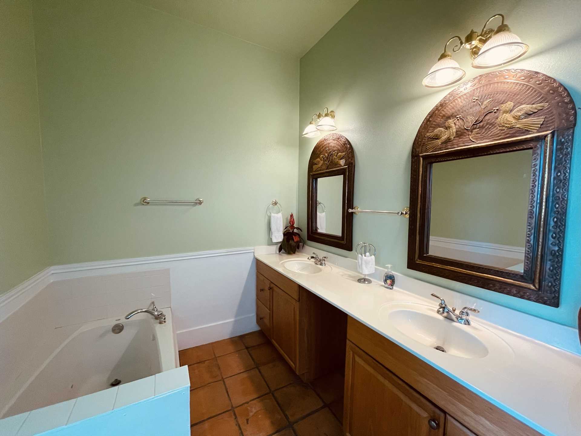                                                 Two of the three full baths at the Lodge have twin vanities installed, for freshening up with no wait!
