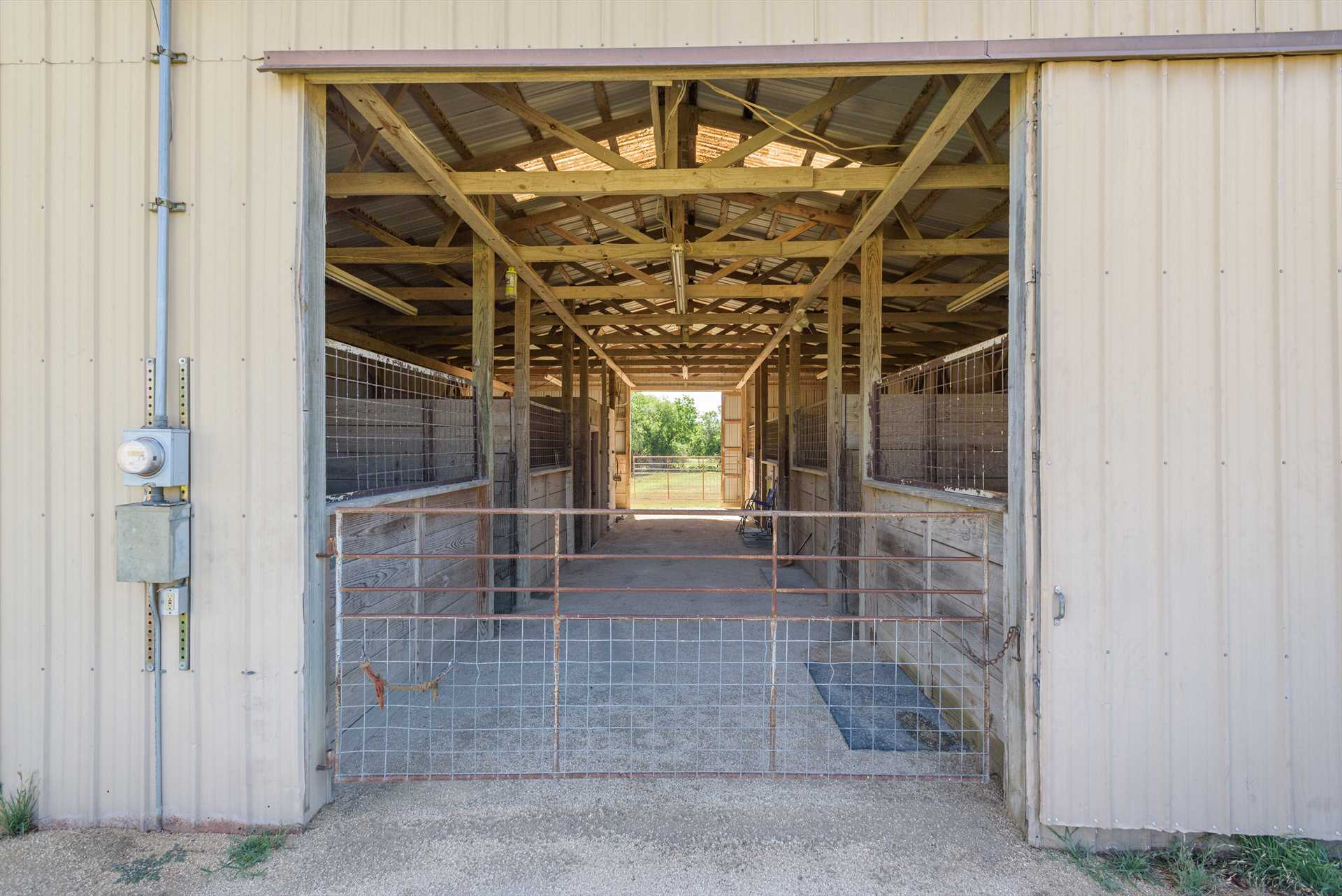                                                 Ask us about the stable space, riding pasture, and other horse-friendly features at Roulette Ranch!